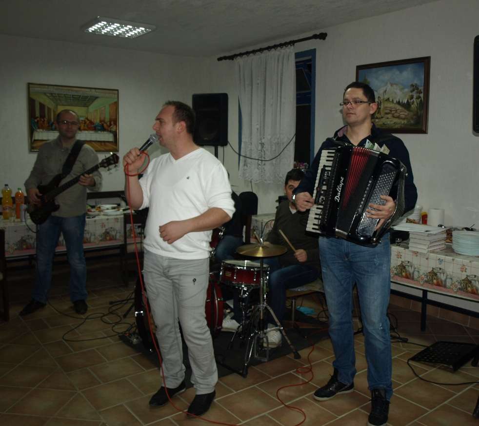 SRPSKE TRADICIJE UZ VERSKO DOSTOJANSTVO