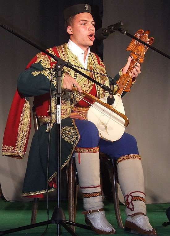 САТИРИЧНА ПЕСМА
